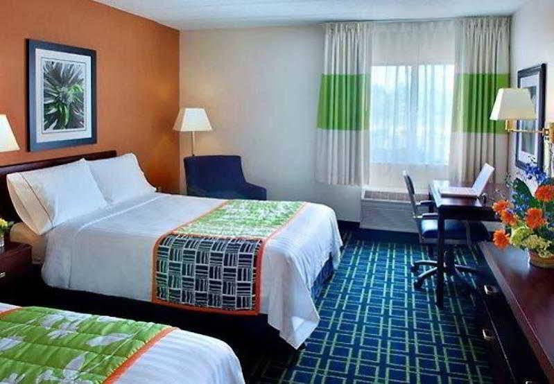 Fairfield Inn Boston Уоберн Экстерьер фото